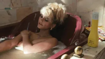 Tatjana Simic, Natascia Paolucci, Tatjana van Zanten, Apollonia van Ravenstein, Tina Shaw - Flodder (1986)