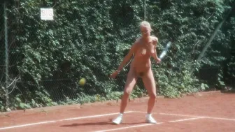 Tatjana Simic, Natascia Paolucci, Tatjana van Zanten, Apollonia van Ravenstein, Tina Shaw - Flodder (1986)