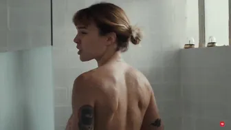 Lucía Martín Abello, Iria Del Rio - Los años nuevos s01e08e10 (2024)