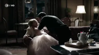 Sonja Gerhardt, Emilia Schule – Ku’damm 56 e01-03 (2016)