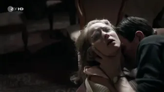 Sonja Gerhardt, Emilia Schule – Ku’damm 56 e01-03 (2016)