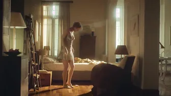 Niki Vakali, Andrea Osvart – Worlds Apart (Enas allos kosmos) (2015)