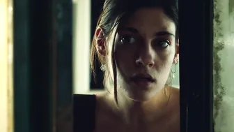 Niki Vakali, Andrea Osvart – Worlds Apart (Enas allos kosmos) (2015)