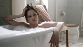 Emilia Schüle, Anne Werner, Martina Schöne-Radunski, Sonja Gerhardt - Ku'damm 56 s01e01-03 (2016)