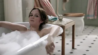 Emilia Schüle, Anne Werner, Martina Schöne-Radunski, Sonja Gerhardt - Ku'damm 56 s01e01-03 (2016)