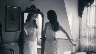 Laurence Hamelin, Lily Cole, Sarah Gadon - The Moth Diaries (2011)