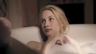 Laurence Hamelin, Lily Cole, Sarah Gadon - The Moth Diaries (2011)