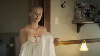 Laurence Hamelin, Lily Cole, Sarah Gadon - The Moth Diaries (2011)