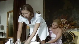 Sylvia Kristel, Teri Tordai, Christine Glasner, Gisela Hahn - Julia (Es war nicht die Nachtigall) (1974)