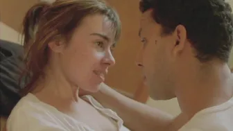 Aure Atika, Élodie Bouchez - Poetical Refugee (La faute a Voltaire) (2000)