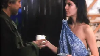 Ana Abott - Retrato do artista com um 38 na mão (2000)