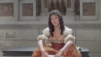 Sophie Marceau, Anne-Marie Philipe, Beatrice Palme, Christine Joly, Romina Mondello– Marquise (1997)