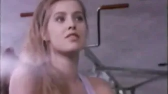 Tre pesci, una gatta nel letto che scotta (1990)