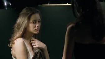 Marion Cotillard, Nozha Khouadra, etc - Chloe (1996)