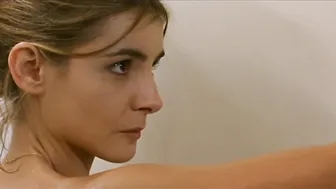 Clotilde Courau - Le poulpe (1998)