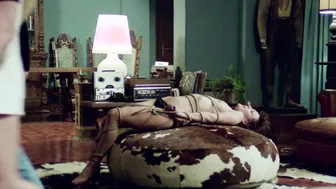 Eleonora Giorgi, Maria Rosaria Riuzzi - Young, Violent, Dangerous (Liberi armati pericolosi) (1976)