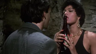 Raffaella Offidani, Barbara Crampton – Castle Freak (1995)