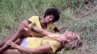 Pam Grier – Black Mama, White Mama (1973)