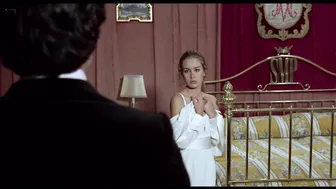 Maribel Martin, Alexandra Bastedo – The Blood Spattered Bride (1972)