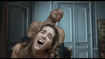 Vahina Giocante, Elisa Tovati, Alexandra Ansidei – 99 francs (2007)