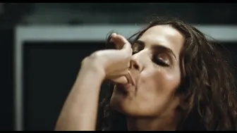 Vahina Giocante, Elisa Tovati, Alexandra Ansidei – 99 francs (2007)