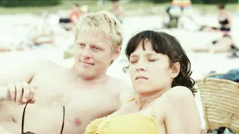 Sabine Timoteo, Vicky Krieps - Formentera (2012)