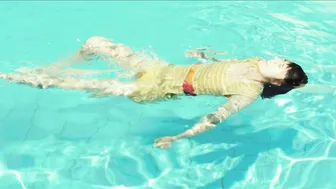 Sabine Timoteo, Vicky Krieps - Formentera (2012)