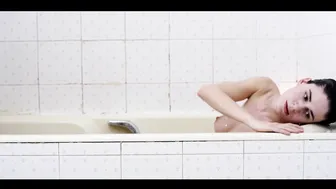 Elena Diego, Erika Ramiro - Julia (2018)