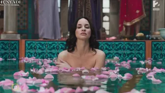 Franciska Töröcsik, Vivien Rujder, Mariann Hermanyi, Adel Jordan, Panka Kovacs, Elena Rusconi, etc - Rise of the Raven s01e01-03 (2025)