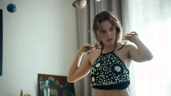 Valerie Stoll, Franziska Brandmeier - Intimate s01e01 (2023)