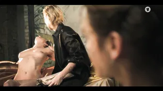 Valerie Stoll, Lia von Blarer - Eldorado KaDeWe - Jetzt ist unsere Zeit S01e01-06 (2021)