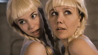 Jamie Neumann, Emily Meade, Maggie Gyllenhaal - The Deuce s01e02 (2017)