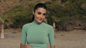 Hande Erçel - Chasing the Wind (Rüzgara Birak) (2025)