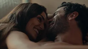 Hande Erçel - Chasing the Wind (Rüzgara Birak) (2025)