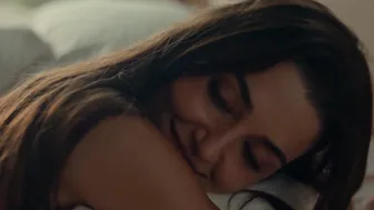 Hande Erçel - Chasing the Wind (Rüzgara Birak) (2025)