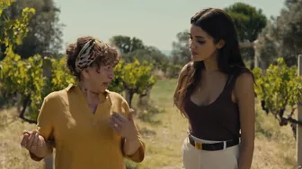 Hande Erçel - Chasing the Wind (Rüzgara Birak) (2025)