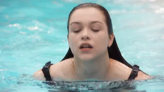 Sophie Cookson, Ellie Bamber - The Trial of Christine Keeler s01e01-02 (2019)