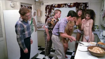 Michelle Bauer, Linnea Quigley, Brinke Stevens – Nightmare Sisters (1988)