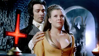 Madeleine Collinson, Mary Collinson – Twins of Evil (1971)