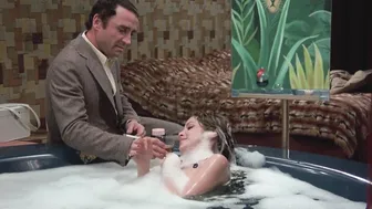 Sydne Rome, Karin Albin, Mylene Demongeot - Il faut vivre dangereusement (1975)