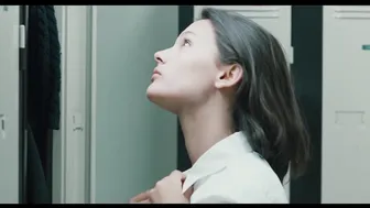 Virginie Ledoyen, Catherine Guittoneau – A Single Girl (La Fille seule) (1995)