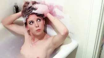 Linda Hutton, Candy Clark, Adrienne Larussa, Claudia Jennings – The Man Who Fell to Earth (1976)