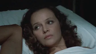 Laura Antonelli, Carla Mancini - How Funny Can Sex Be (Sessomatto) (1973)