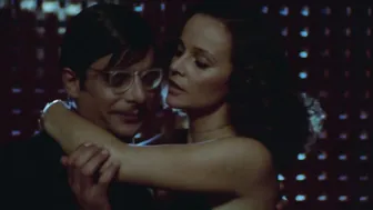 Laura Antonelli, Carla Mancini - How Funny Can Sex Be (Sessomatto) (1973)