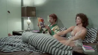 Laura Antonelli, Carla Mancini - How Funny Can Sex Be (Sessomatto) (1973)