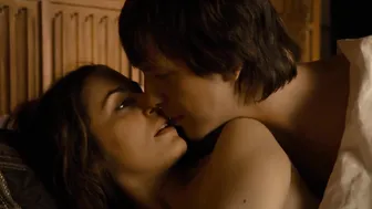 Blanca Suárez, Irene Montalà, Ángela Cremonte, Itsaso Arana, Elisabeth Larena, Iazua Larios, Meritxell Calvo, Iris Lezcano, Lucía Barrado - Carlos, Rey Emperador s01 (2015-2016)