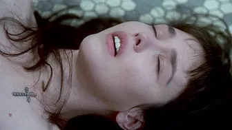 Marine Vacth, Isabelle Adjani, Emmanuelle Devos - Mascarade (2022)