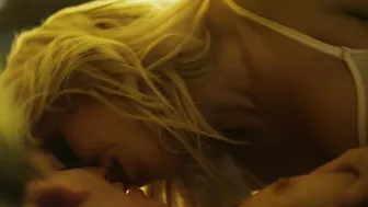 Chelsey Reist, Sharon Hinnendael – Embrace of the Vampire (2013)