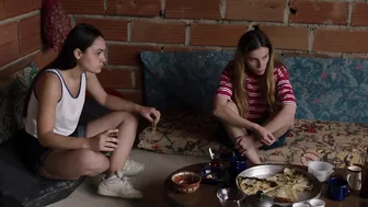 Flaka Latifi, Era Balaj, Uratë Shabani - The Hill Where Lionesses Roar (La colline où rugissent les lionnes) (2021)