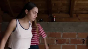 Flaka Latifi, Era Balaj, Uratë Shabani - The Hill Where Lionesses Roar (La colline où rugissent les lionnes) (2021)